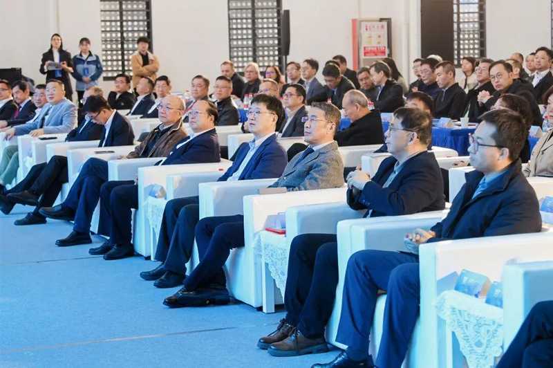 鼎龙股份高端光刻胶项目投产,填补国内半导体核心材料空白。 IT技术 鼎龙股份高端光刻胶项目投产,填补国内半导体核心材料空白。 IT技术 鼎龙股份高端光刻胶项目投产,填补国内半导体核心材料空白。 IT技术